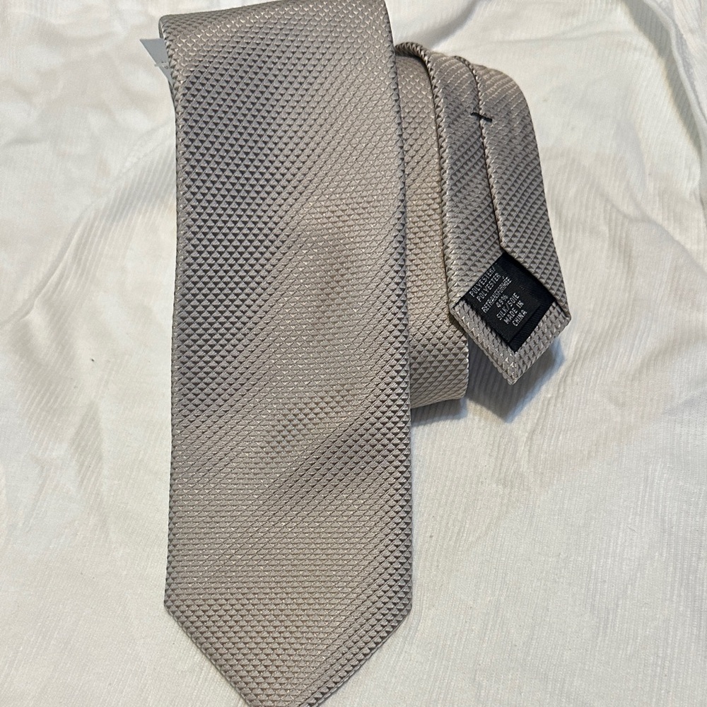 Michael Kors Textured Silver Tie